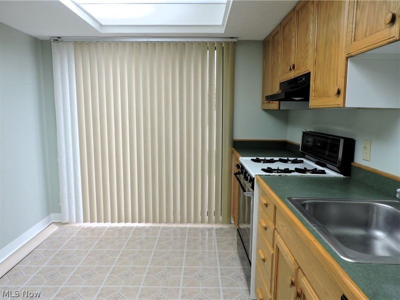 26740 Lake of the Falls Boulevard, Olmsted Falls, OH 44138 Photo 4