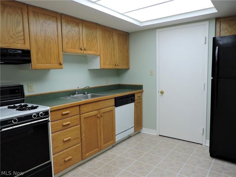 26740 Lake of the Falls Boulevard, Olmsted Falls, OH 44138 Photo 6