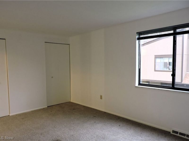 26740 Lake of the Falls Boulevard, Olmsted Falls, OH 44138 Photo 9