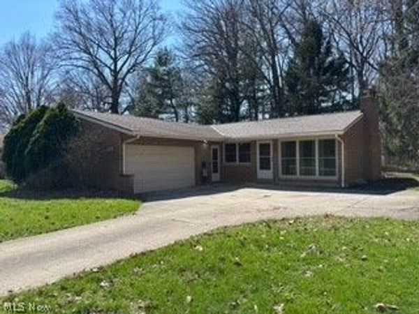3866 Eleanor Drive, North Olmsted, OH 44070