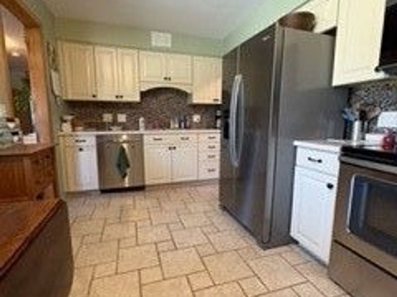 3866 Eleanor Drive, North Olmsted, OH 44070 Photo 12