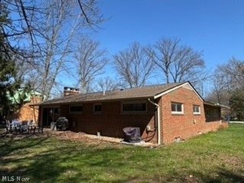 3866 Eleanor Drive, North Olmsted, OH 44070 Photo 4