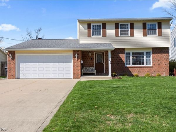 142 Brookvalley Drive , Elyria, OH 44035