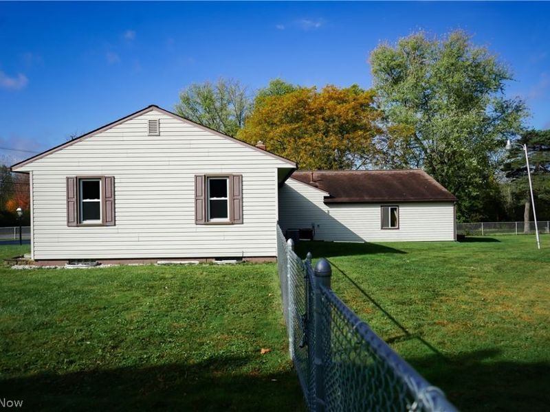 2559 Wilson Sharpsville Road, Cortland, OH 44410 Photo 3