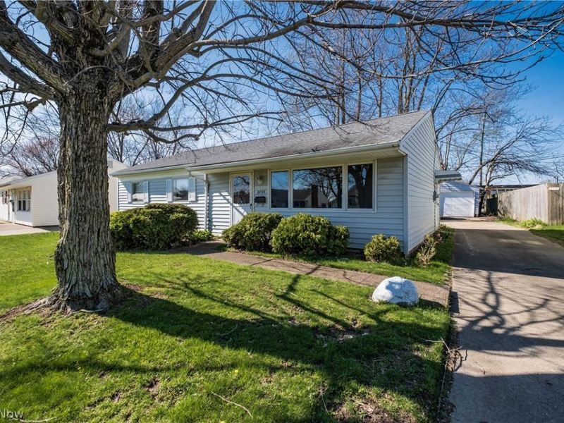 2735 19th Street NE, Canton, OH 44705 Photo 2