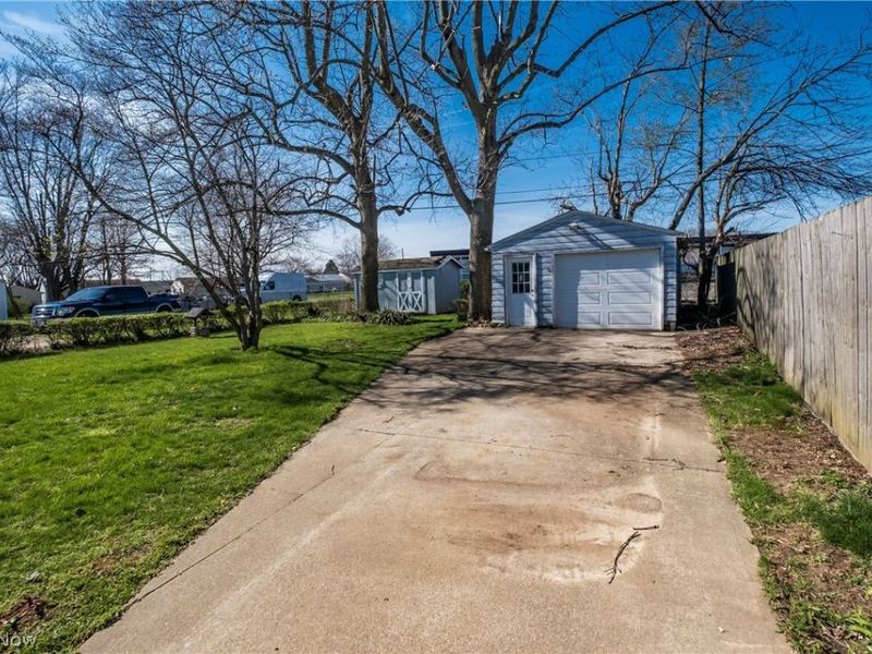 2735 19th Street NE, Canton, OH 44705 Photo 6