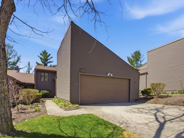 8163 Stoney Brook Drive, Chagrin Falls, OH 44023