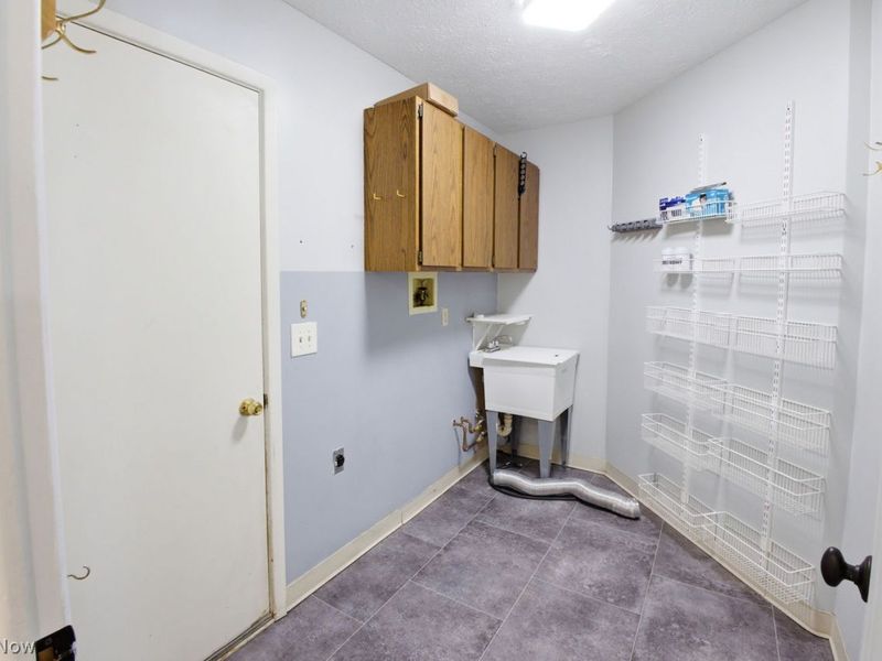 8163 Stoney Brook Drive, Chagrin Falls, OH 44023 Photo 18