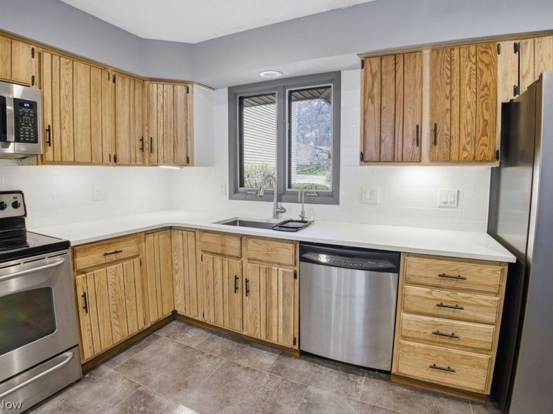 8163 Stoney Brook Drive, Chagrin Falls, OH 44023 Photo 5