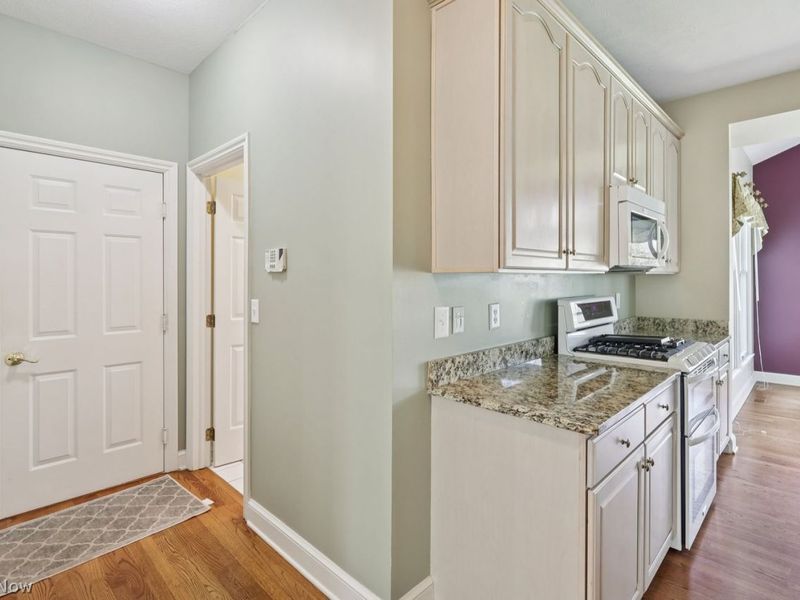 286 Sand Run Road , Akron, OH 44313 Photo 17