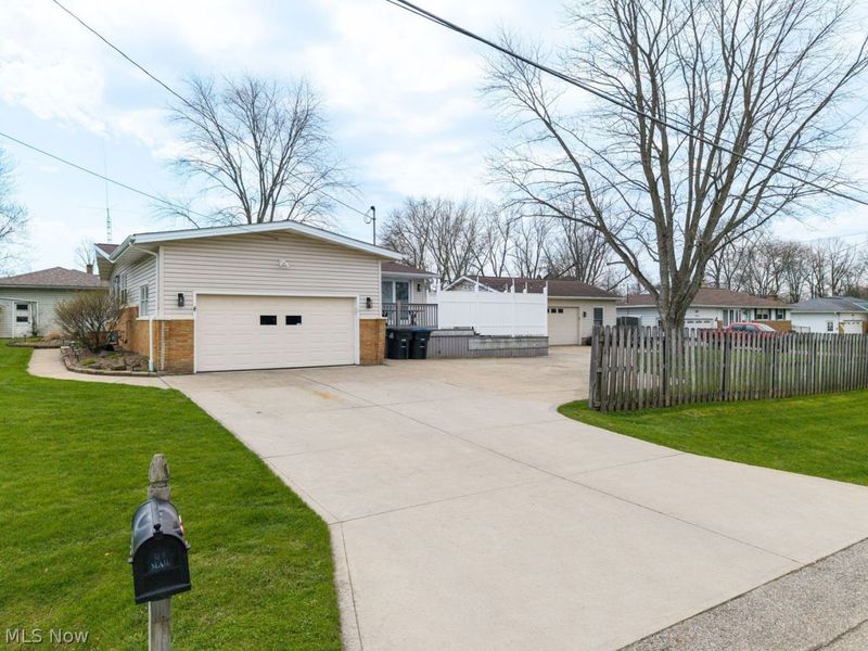 654 Hudak Drive , Brunswick, OH 44212 Photo 3