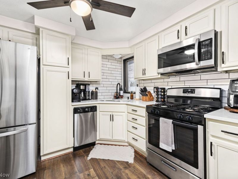 654 Hudak Drive , Brunswick, OH 44212 Photo 9