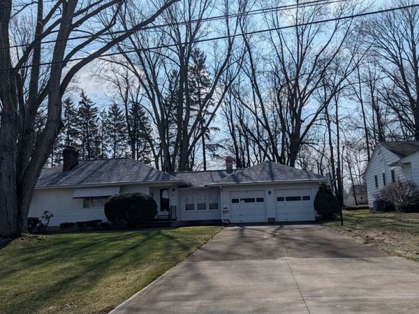 1150 Woodside Drive , Amherst, OH 44001