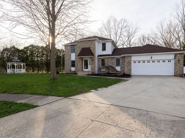 5710 Whispering Pines Place , Lorain, OH 44053
