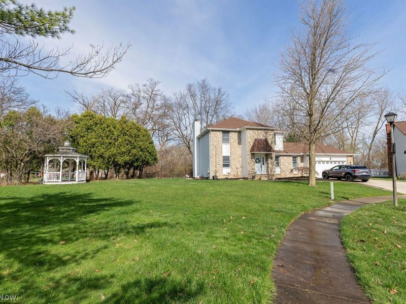 5710 Whispering Pines Place, Lorain, OH 44053 Photo 2