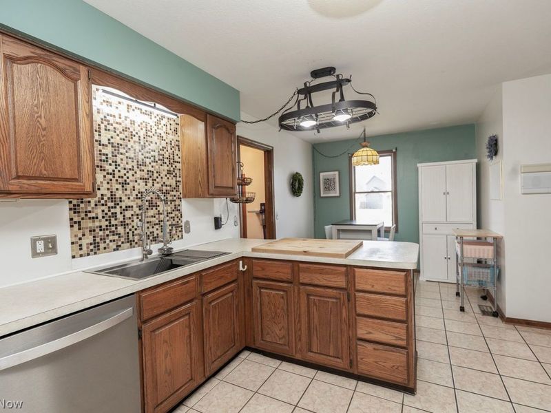 5710 Whispering Pines Place, Lorain, OH 44053 Photo 7