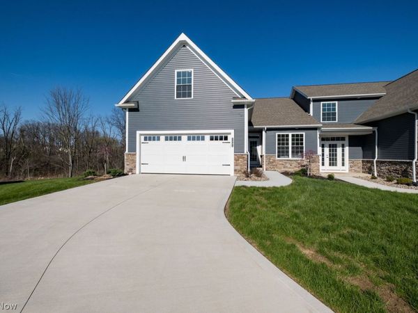 5885 Hawks Nest Circle NW, Canton, OH 44708