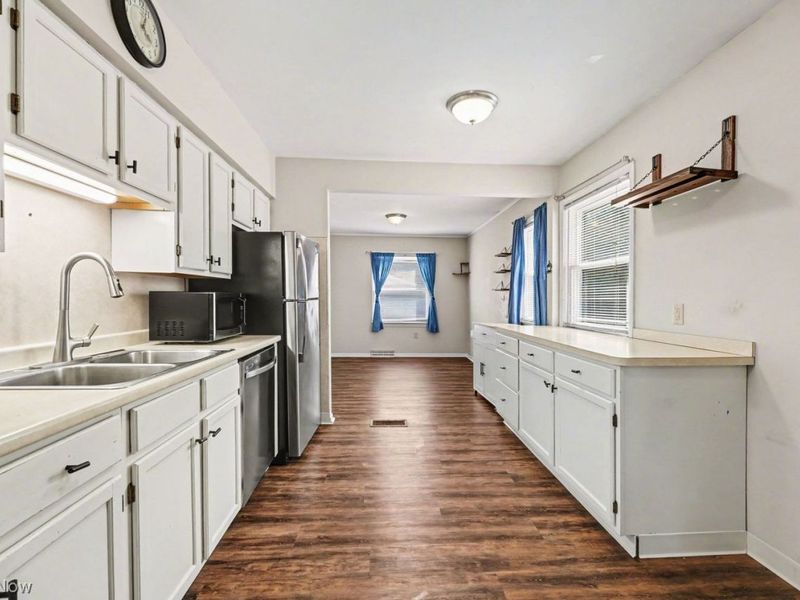 16011 Valleyview Avenue, Cleveland, OH 44135 Photo 6