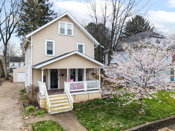 2552 Maplewood Street , Cuyahoga Falls, OH 44221