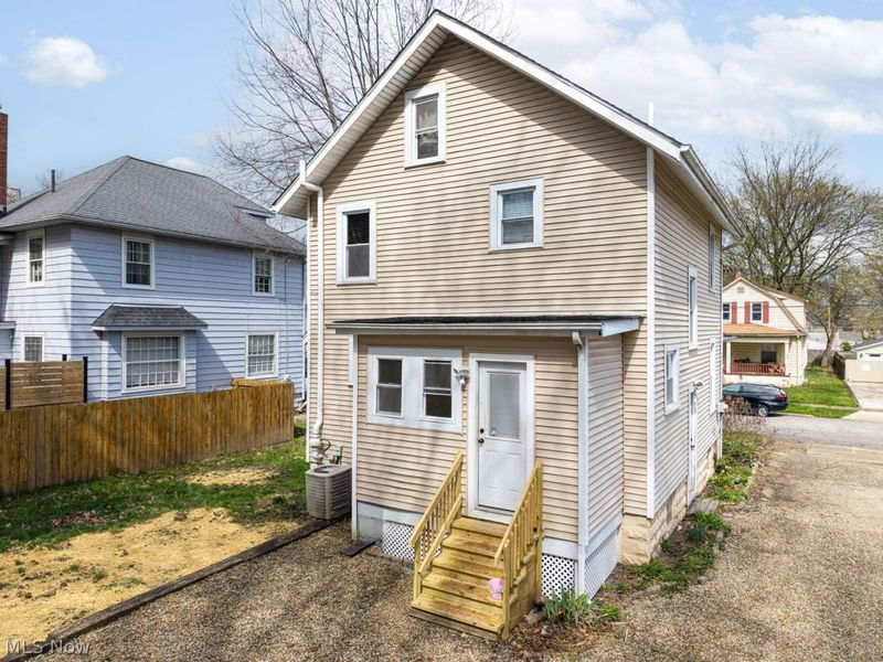 2552 Maplewood Street , Cuyahoga Falls, OH 44221 Photo 2