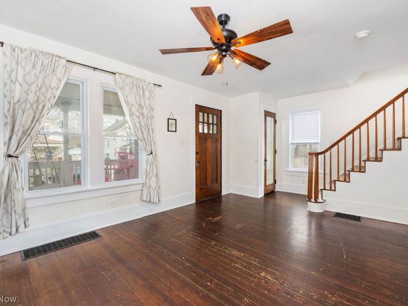 2552 Maplewood Street , Cuyahoga Falls, OH 44221 Photo 9