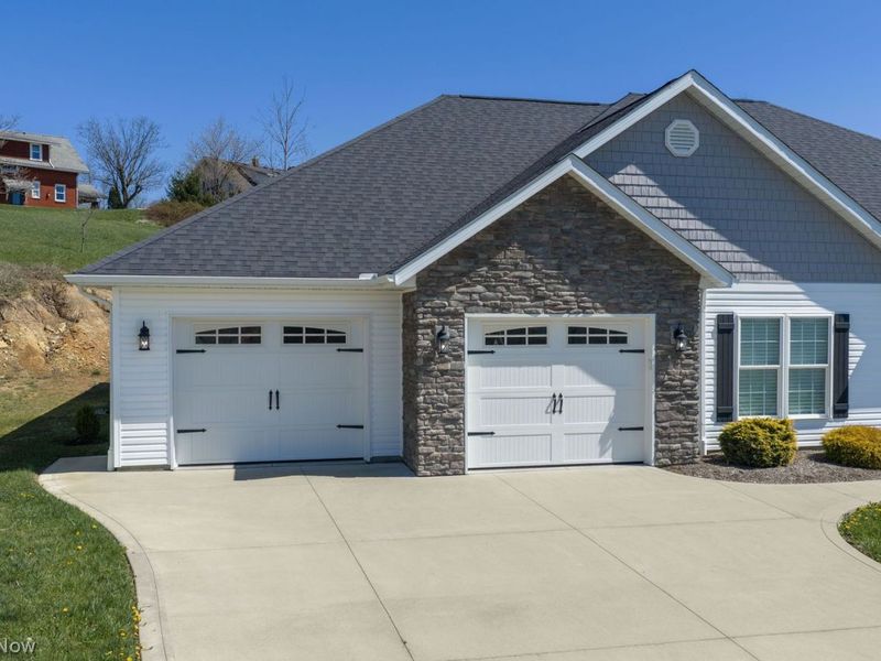 1028 Firman Drive, Sugarcreek, OH 44681 Photo 6