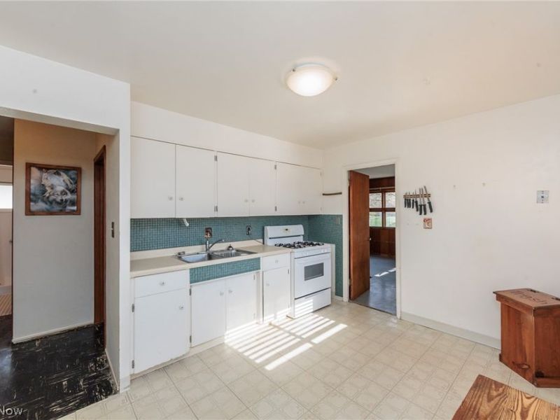 9300 Manorford Road, Parma Heights, OH 44130 Photo 10