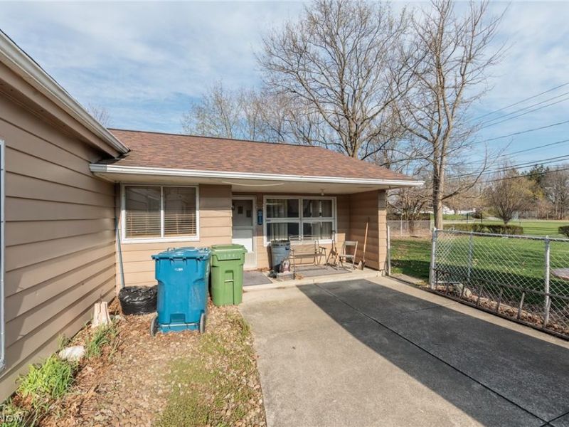 9300 Manorford Road, Parma Heights, OH 44130 Photo 3