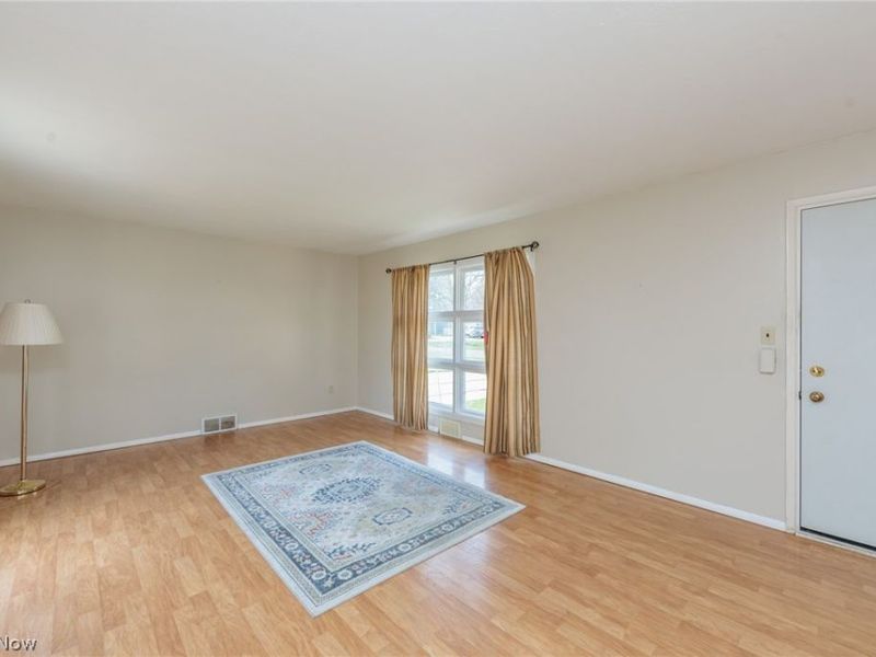 9300 Manorford Road, Parma Heights, OH 44130 Photo 5