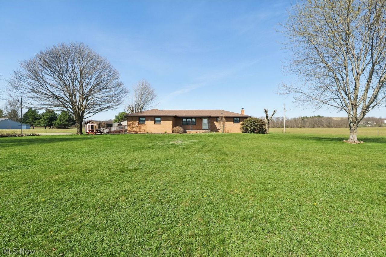 7115 Lardon Road NW, Waynesburg, OH 44688