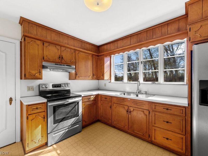 151 Woodhill Drive , Amherst, OH 44001 Photo 17