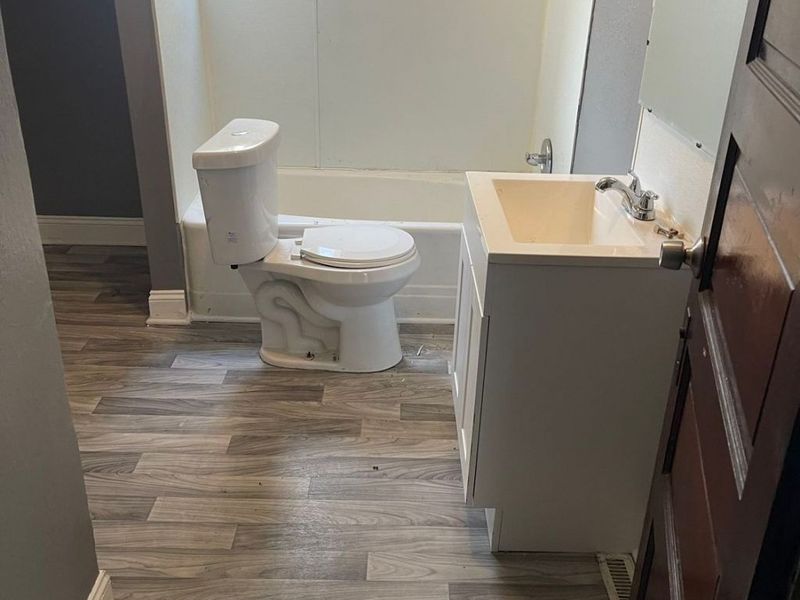 6930 Polonia Avenue, Cleveland, OH 44105 Photo 28