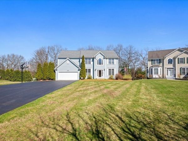 16 Blackstone Ln, Grafton, MA 01560