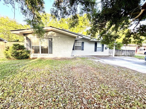 2806 Lynwood Street, Pascagoula, MS 39567