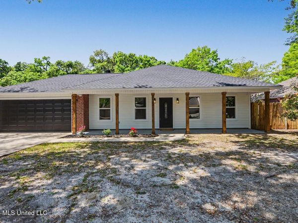 1513 S 8th Street, Ocean Springs, MS 39564