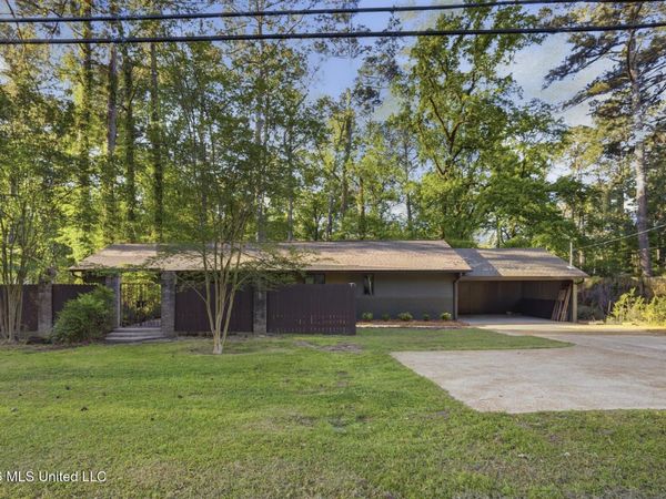 1917 E Northside Drive, Jackson, MS 39211