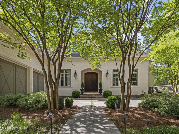 4152 Ridgewood Road, Jackson, MS 39211