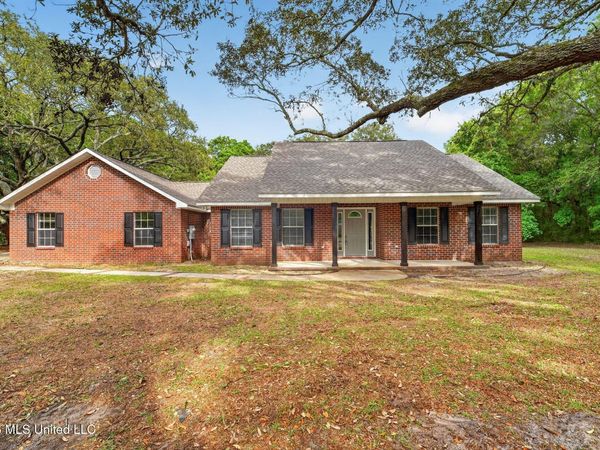 1528 S 11th Street, Ocean Springs, MS 39564