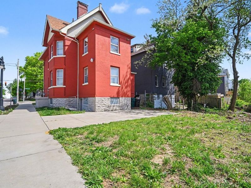 1601 Dexter Avenue, Cincinnati, OH 45206 Photo 2