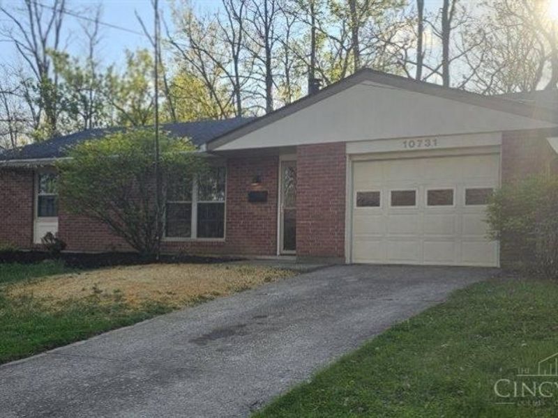 10731 Valiant Drive, Cincinnati, OH 45231 Photo 2