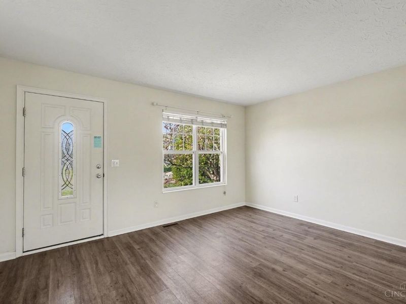 6492 Abingdon Hall, Hamilton Twp, OH 45152 Photo 2