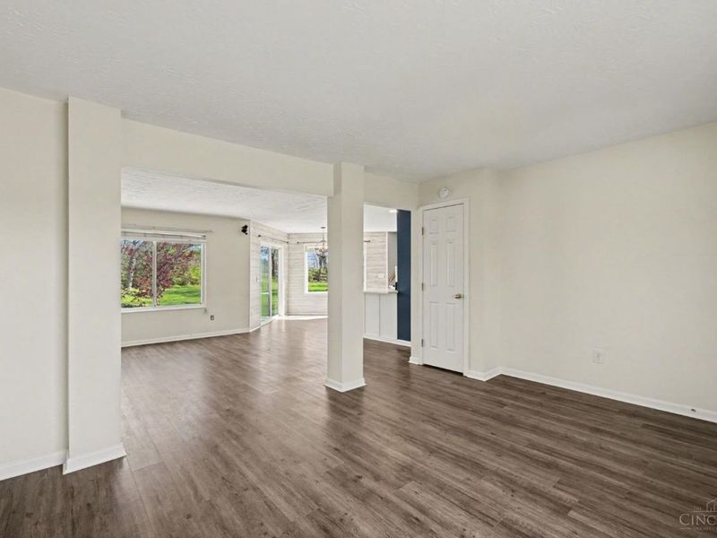 6492 Abingdon Hall, Hamilton Twp, OH 45152 Photo 3