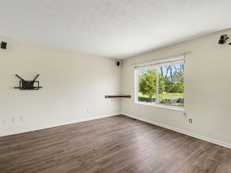 6492 Abingdon Hall, Hamilton Twp, OH 45152 Photo 4