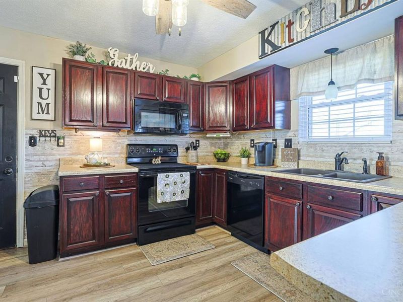 615 Saint James Place, Trenton, OH 45067 Photo 12