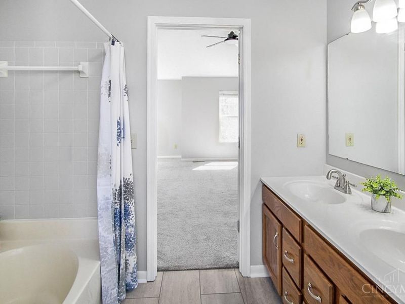 2560 Coveyrun Court, Cincinnati, OH 45230 Photo 27