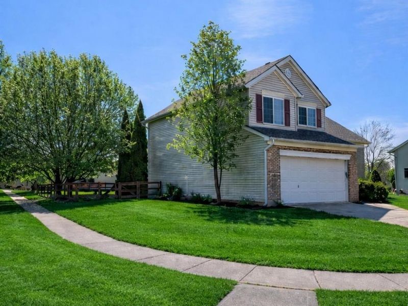 8724 Galecrest Drive, Maineville, OH 45039 Photo 2