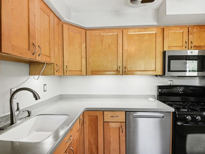 1472 Larrywood Lane, Cincinnati, OH 45224 Photo 8