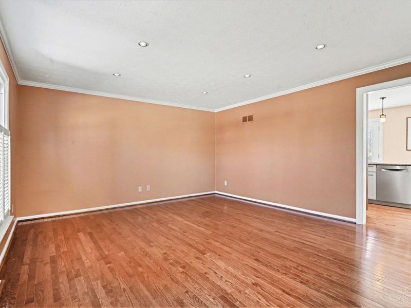 10729 Wellerwoods Drive, Montgomery, OH 45242 Photo 2