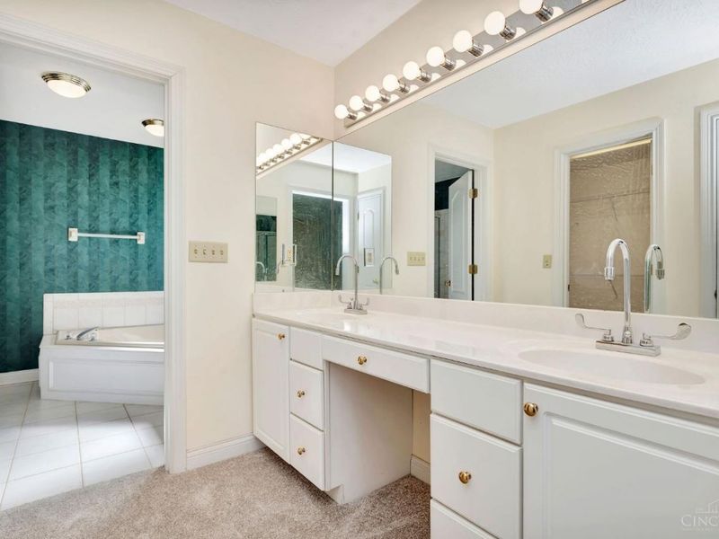 8552 Deerway Drive, Sycamore Township, OH 45236 Photo 16