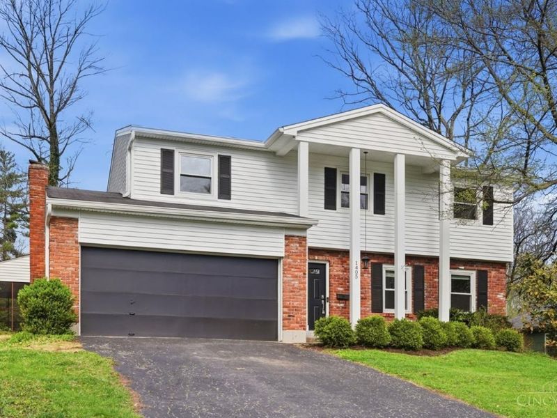 1405 Holman View Drive, Wyoming, OH 45215 Photo 2